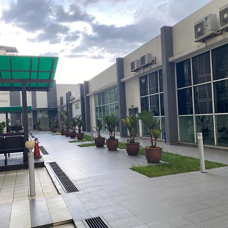 Homestay At Menara U Шах Алам Екстериор снимка