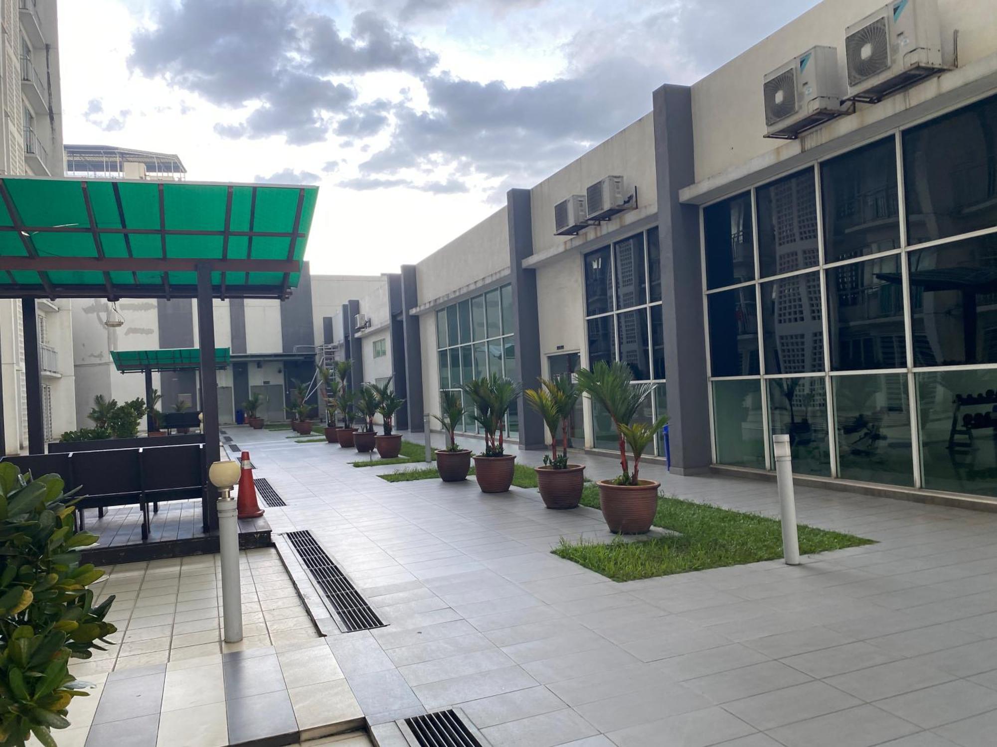 Homestay At Menara U Шах Алам Екстериор снимка